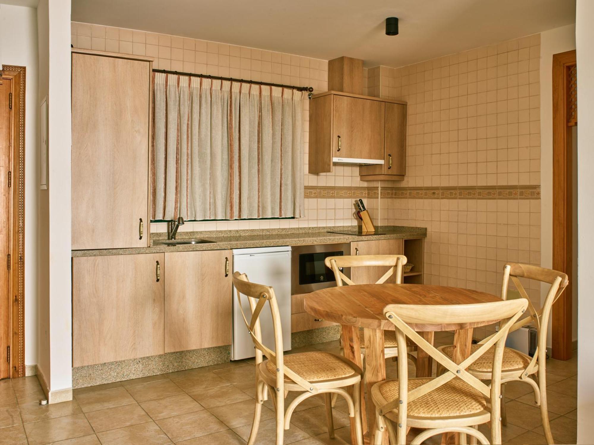 Apartamentos Turisticos Casa De La Borrega エステポナ エクステリア 写真