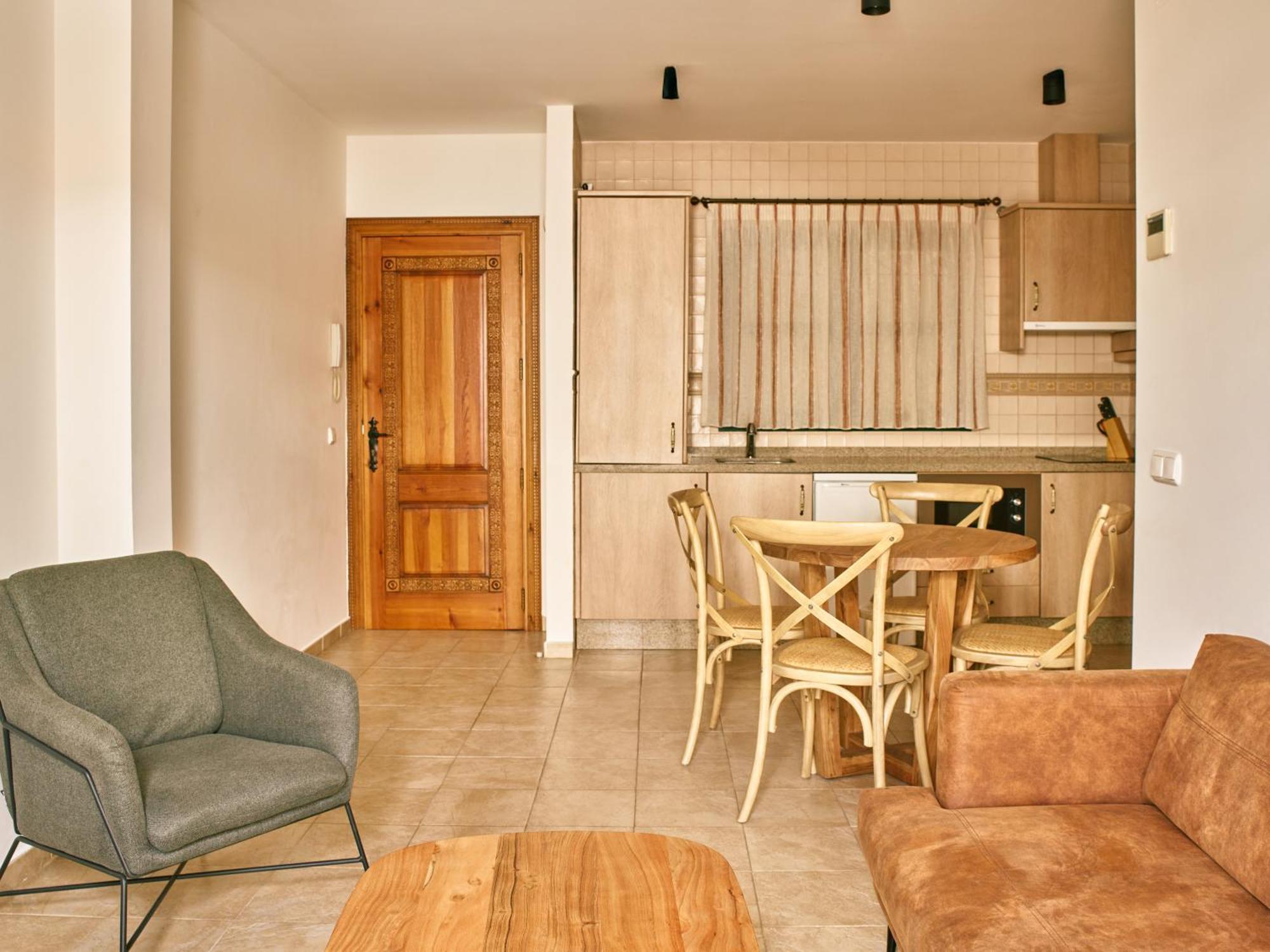 Apartamentos Turisticos Casa De La Borrega エステポナ エクステリア 写真