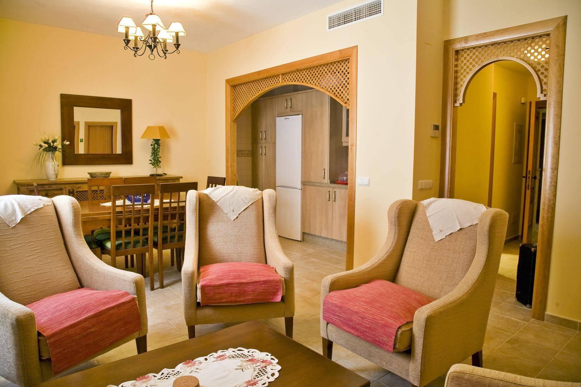 Apartamentos Turisticos Casa De La Borrega エステポナ エクステリア 写真